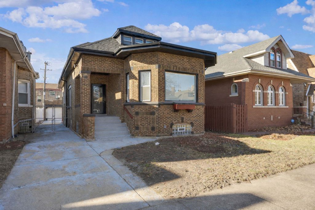 8250 S Rhodes Avenue, Chicago, IL 60619