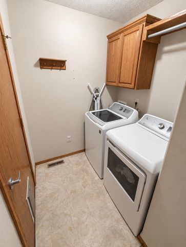 2143 East Quail Hollow Street, Derby, KS 67037