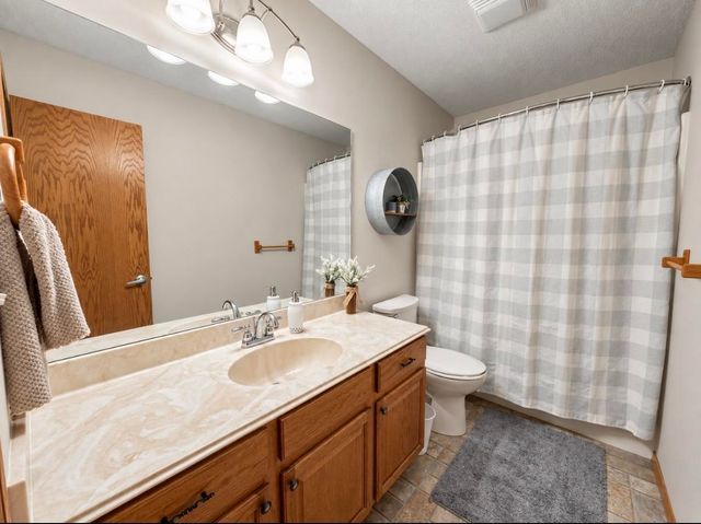 2143 East Quail Hollow Street, Derby, KS 67037
