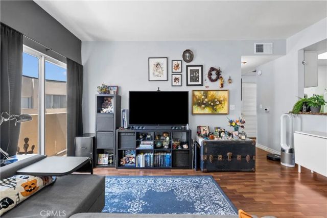 19350 Sherman Way 328, Reseda, CA 91335