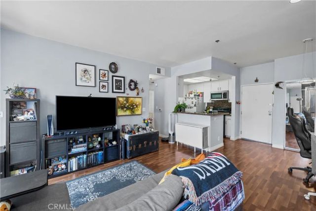 19350 Sherman Way 328, Reseda, CA 91335