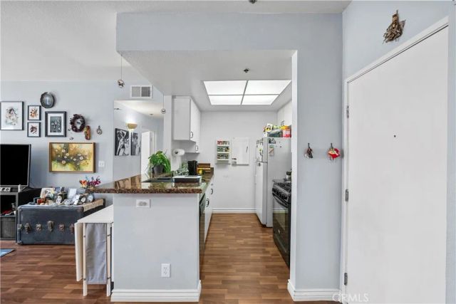 19350 Sherman Way 328, Reseda, CA 91335