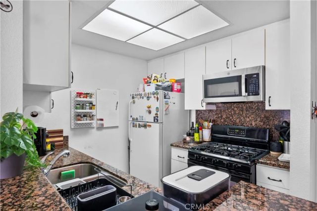 19350 Sherman Way 328, Reseda, CA 91335