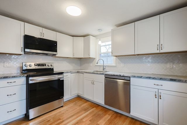 18 Huntington Ave, Plainville, MA 02762