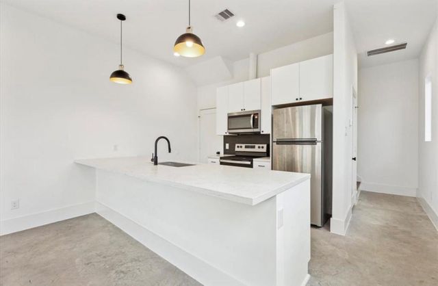 316 N Everton Street C, Houston, TX 77003