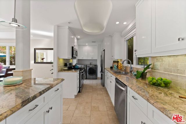 3251 Stewart Avenue, Los Angeles, CA 90066