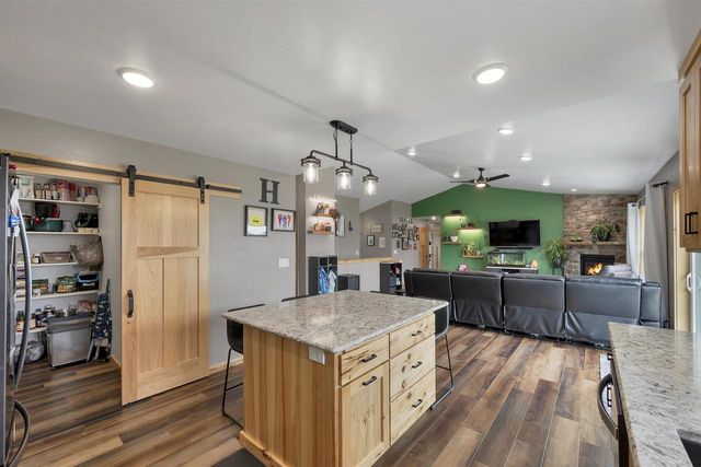 1724 BRIDGE PORT CIRCLE, De Pere, WI 54115