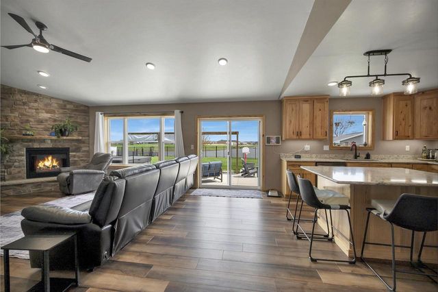1724 BRIDGE PORT CIRCLE, De Pere, WI 54115