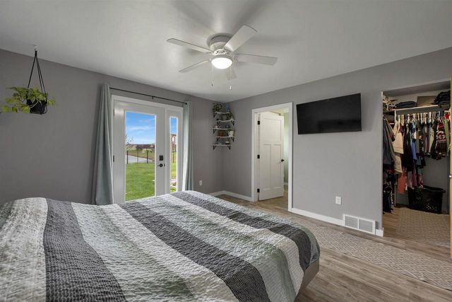 1724 BRIDGE PORT CIRCLE, De Pere, WI 54115