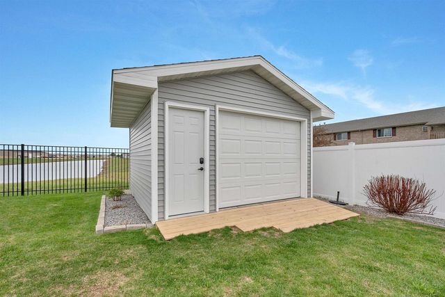 1724 BRIDGE PORT CIRCLE, De Pere, WI 54115