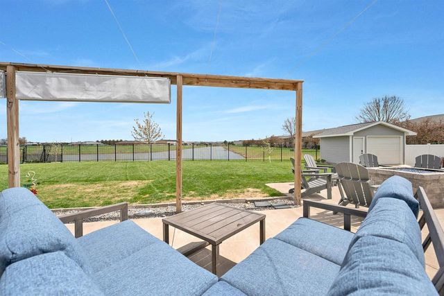 1724 BRIDGE PORT CIRCLE, De Pere, WI 54115