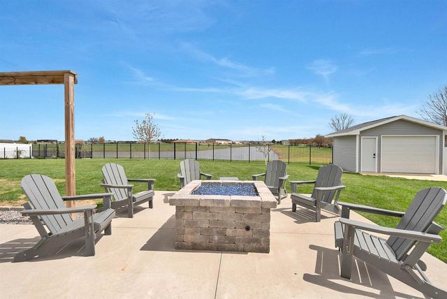 1724 BRIDGE PORT CIRCLE, De Pere, WI 54115