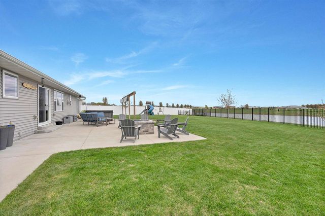 1724 BRIDGE PORT CIRCLE, De Pere, WI 54115