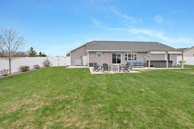 1724 BRIDGE PORT CIRCLE, De Pere, WI 54115