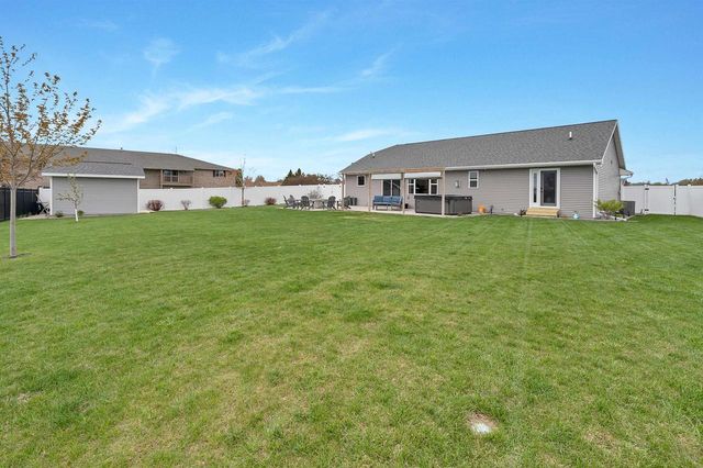 1724 BRIDGE PORT CIRCLE, De Pere, WI 54115