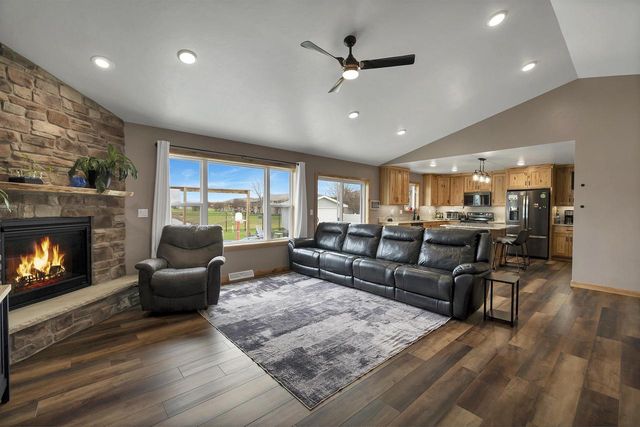 1724 BRIDGE PORT CIRCLE, De Pere, WI 54115