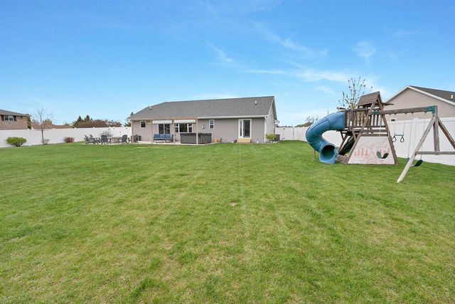1724 BRIDGE PORT CIRCLE, De Pere, WI 54115
