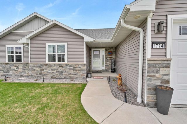 1724 BRIDGE PORT CIRCLE, De Pere, WI 54115
