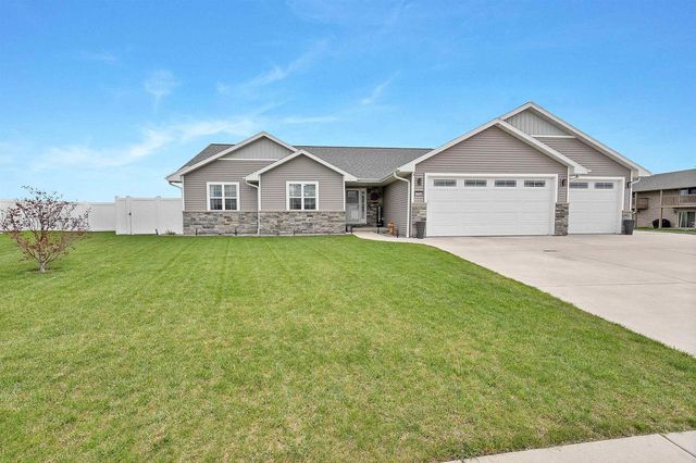 1724 BRIDGE PORT CIRCLE, De Pere, WI 54115