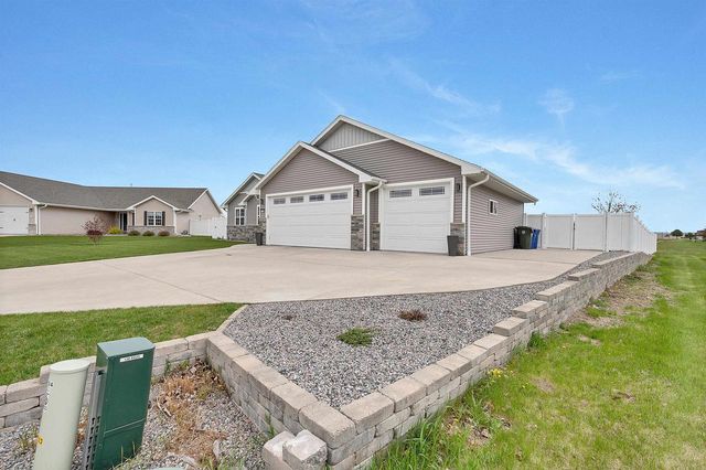 1724 BRIDGE PORT CIRCLE, De Pere, WI 54115