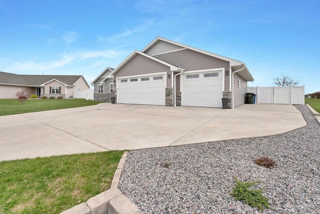 1724 BRIDGE PORT CIRCLE, De Pere, WI 54115