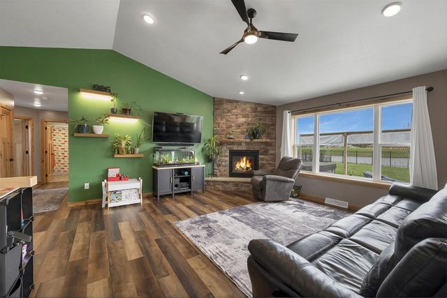 1724 BRIDGE PORT CIRCLE, De Pere, WI 54115
