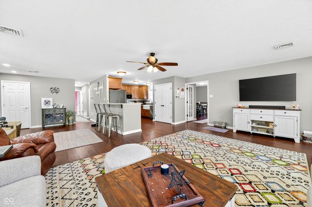 840 Sweetbriar Avenue, Whiteland, IN 46184