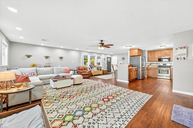 840 Sweetbriar Avenue, Whiteland, IN 46184