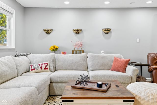 840 Sweetbriar Avenue, Whiteland, IN 46184