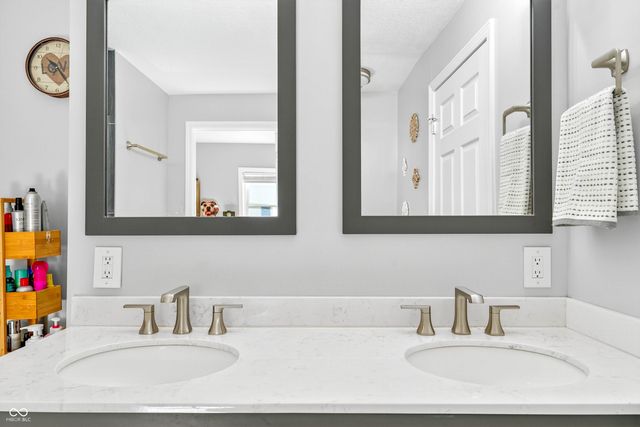 840 Sweetbriar Avenue, Whiteland, IN 46184