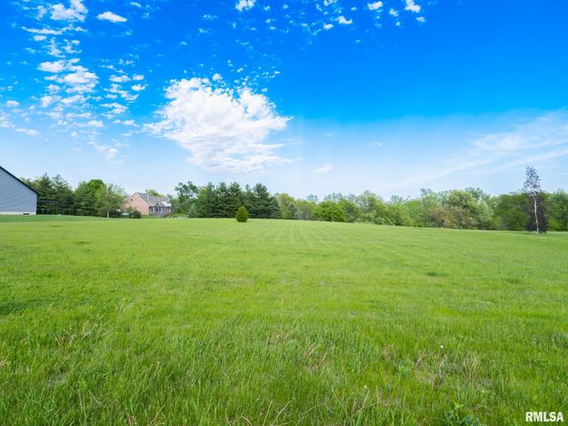 116 Lost Creek Court, Pekin, IL 61554