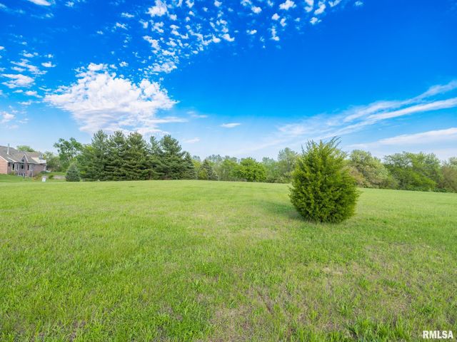 116 Lost Creek Court, Pekin, IL 61554