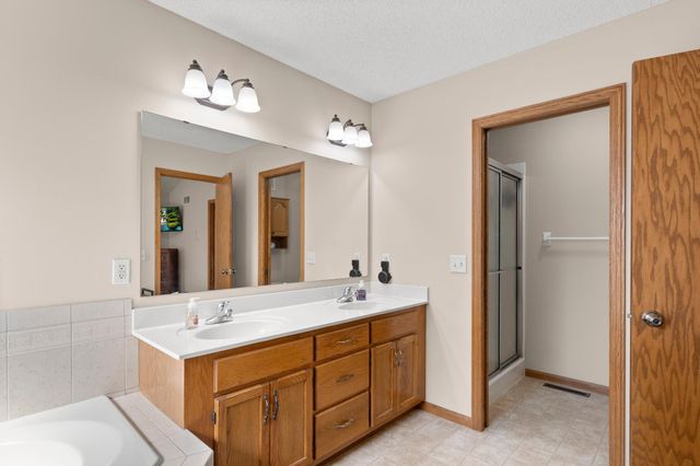 9508 204th Street W, Lakeville, MN 55044