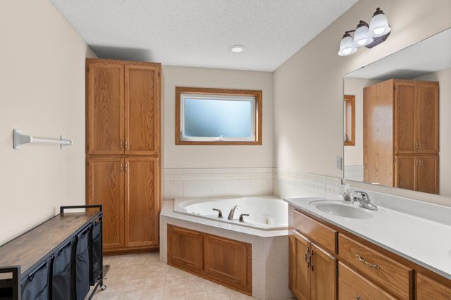 9508 204th Street W, Lakeville, MN 55044