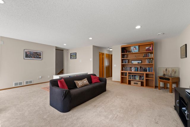 9508 204th Street W, Lakeville, MN 55044