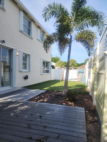 18860 La Costa Lane, Boca Raton, FL 33496