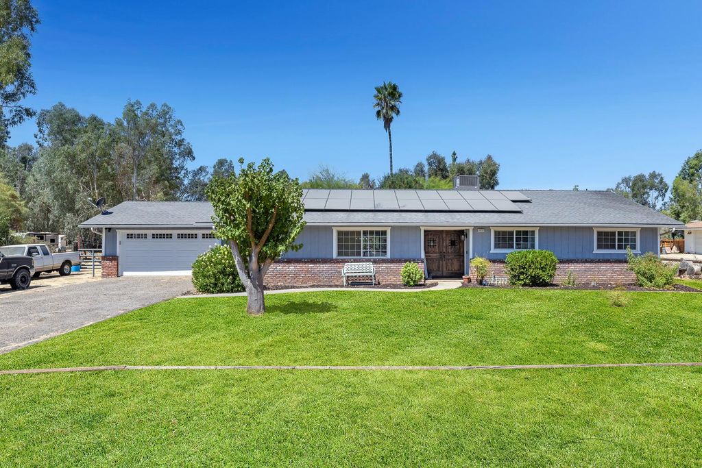 10757 N Armstrong Avenue, Clovis, CA 93619