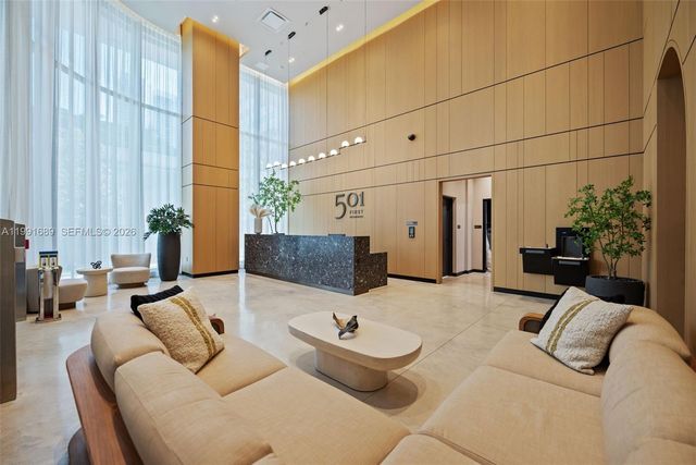 121 NE 5 ST 3507, Miami, FL 33132