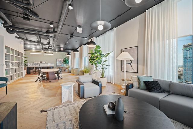 121 NE 5 ST 3507, Miami, FL 33132