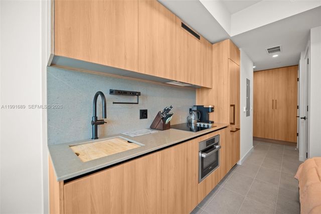 121 NE 5 ST 3507, Miami, FL 33132