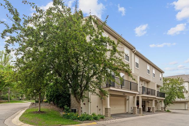 8324 Labont Way, Eden Prairie, MN 55344