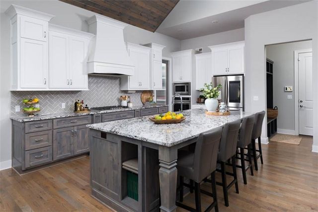 15120 Carter Street, Overland Park, KS 66221