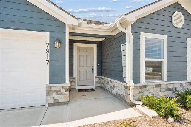 7917 SE 5th Terrace, Blue Springs, MO 64014