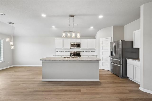 7917 SE 5th Terrace, Blue Springs, MO 64014