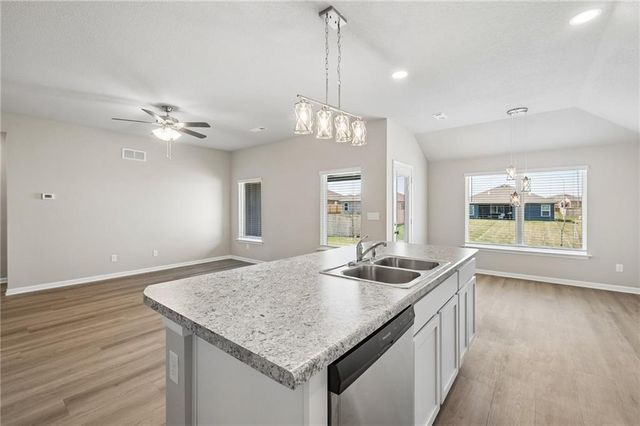 7917 SE 5th Terrace, Blue Springs, MO 64014