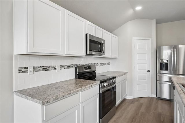 7917 SE 5th Terrace, Blue Springs, MO 64014