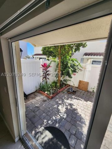 2810 NW 181st St, Miami Gardens, FL 33056