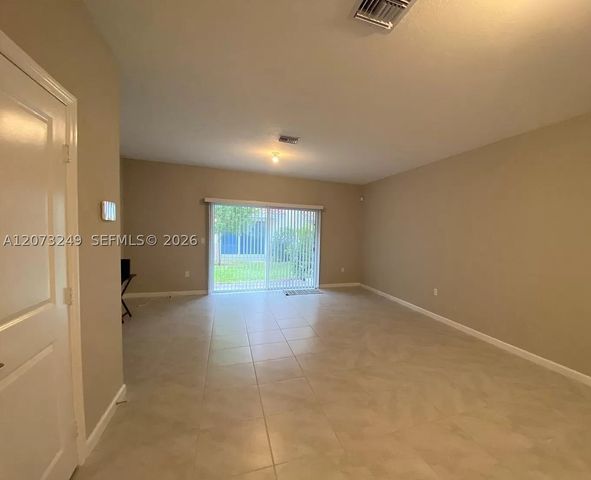 2810 NW 181st St, Miami Gardens, FL 33056