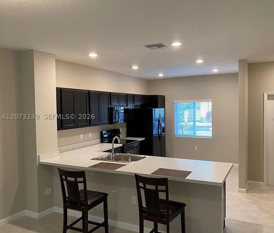 2810 NW 181st St, Miami Gardens, FL 33056
