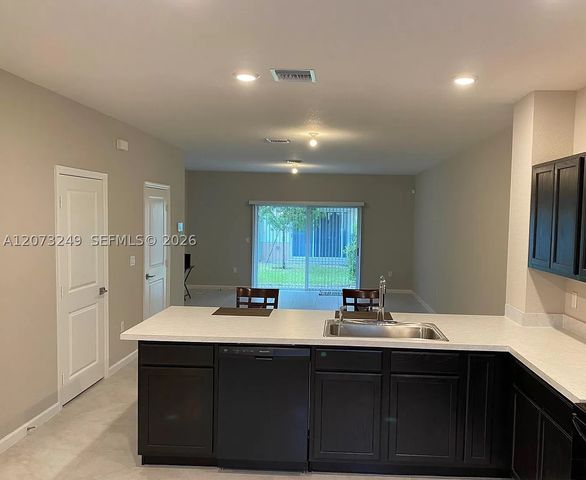 2810 NW 181st St, Miami Gardens, FL 33056